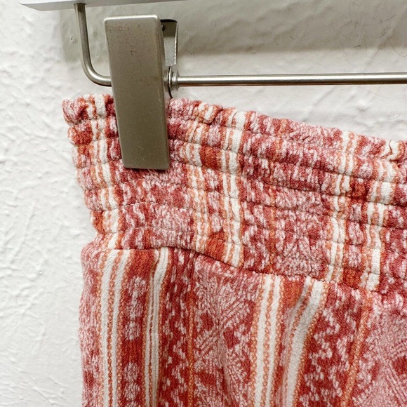 Knox Rose Sz S Geometric Aztec Boho Crinkle Rayon Smocked Pull On Shorts Red - Picture 2 of 6